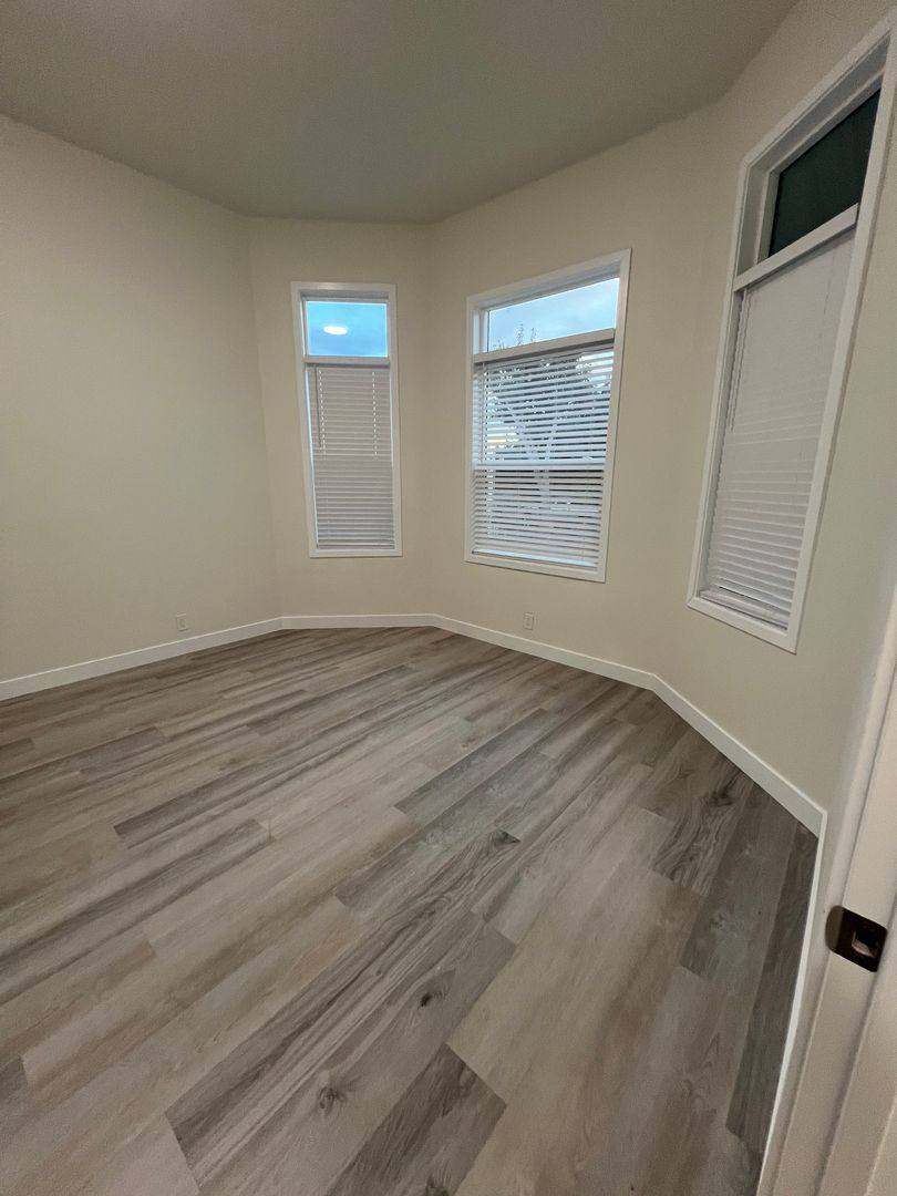 Apartment for rent at 617 W 76th St, Los Angeles, CA 90044
