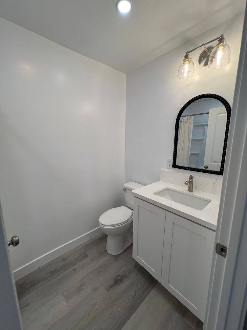Apartment for rent at 617 W 76th St, Los Angeles, CA 90044