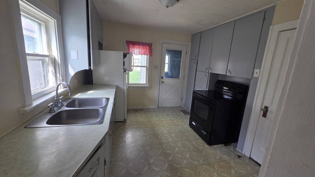 House for rent at 121 Clinton St, Austin, MN 55912