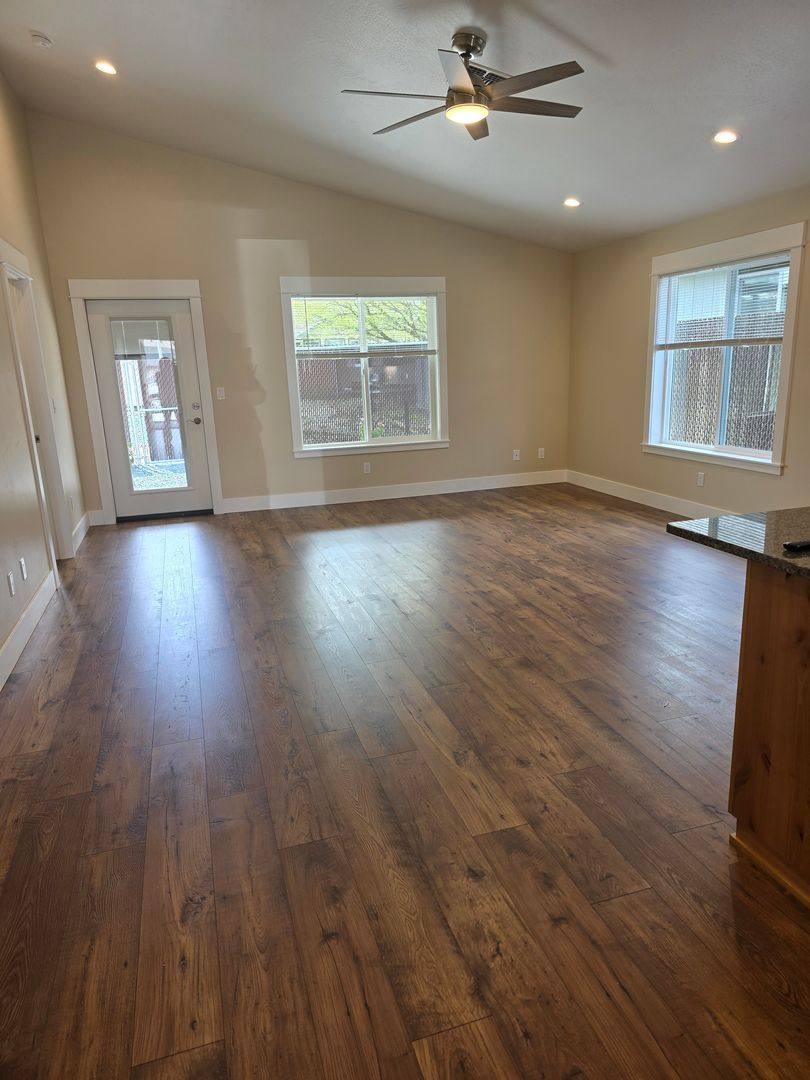 House for rent at 2941 Naples Dr, Grants Pass, OR 97527