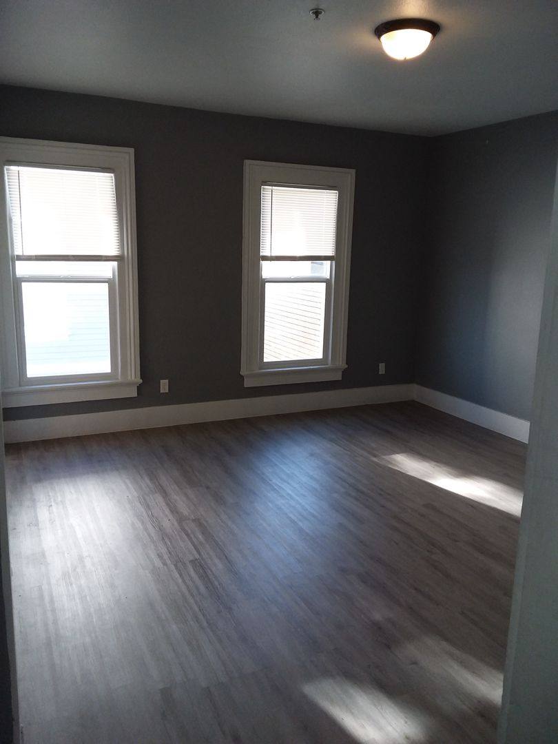 Apartment for rent at 1543 Exchange St, Astoria, OR 97103