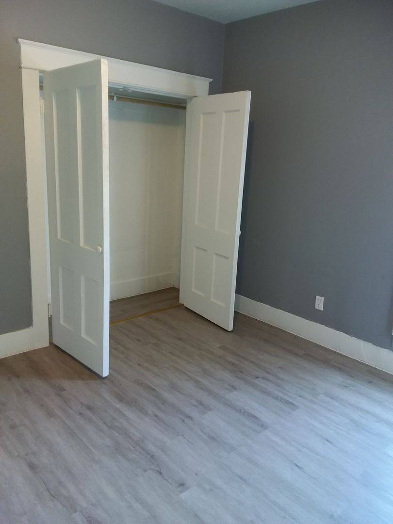 Apartment for rent at 1543 Exchange St, Astoria, OR 97103