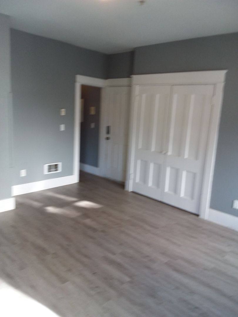 Apartment for rent at 1543 Exchange St, Astoria, OR 97103
