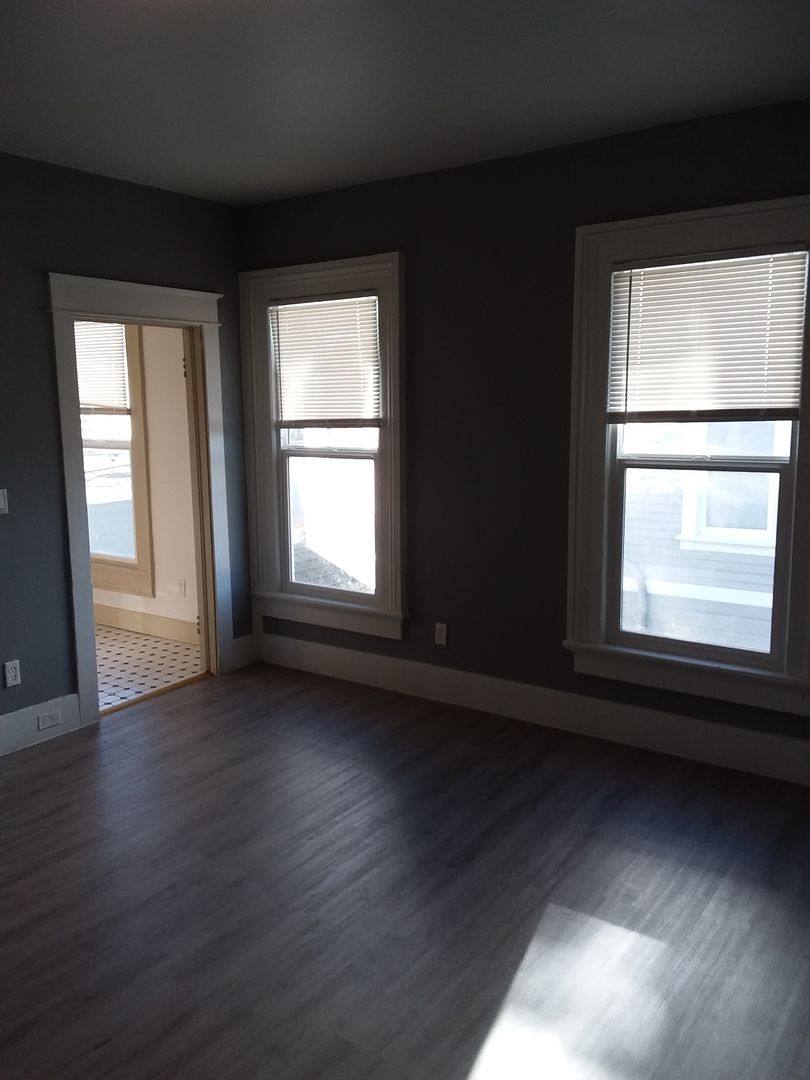 Apartment for rent at 1543 Exchange St, Astoria, OR 97103
