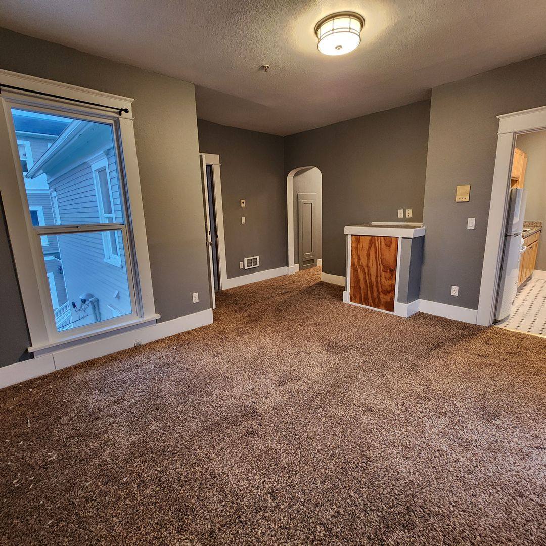 Apartment for rent at 1543 Exchange St, Astoria, OR 97103