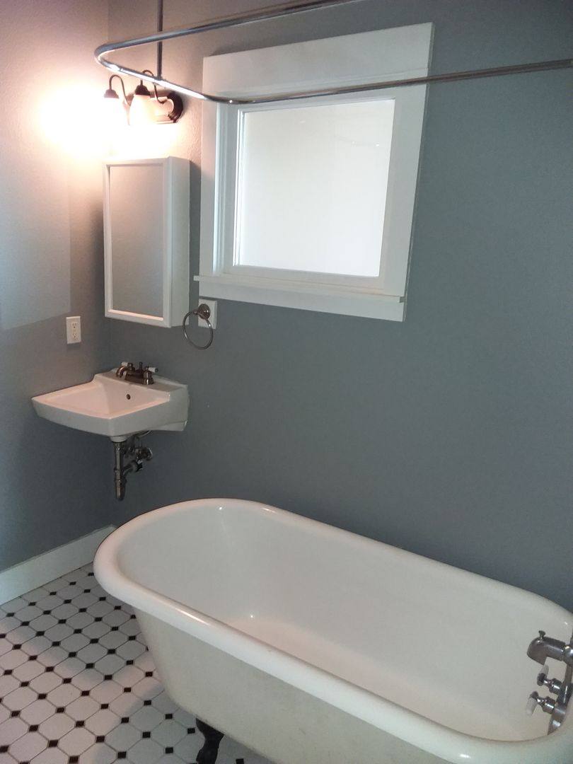 Apartment for rent at 1543 Exchange St, Astoria, OR 97103