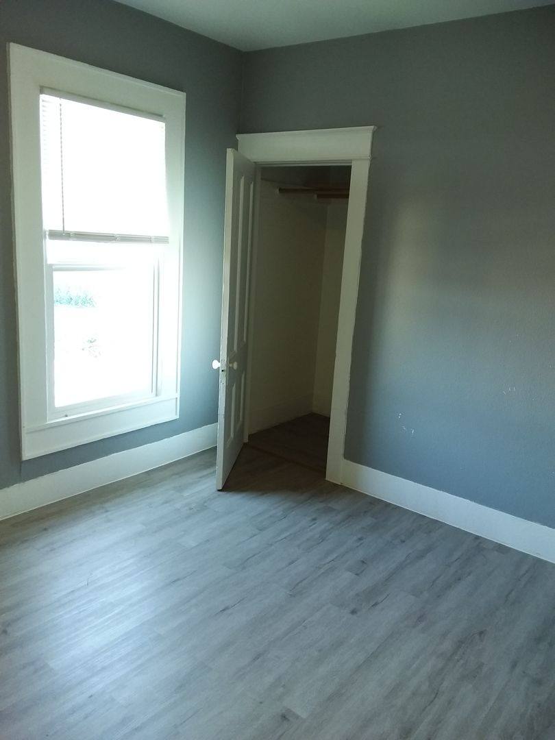 Apartment for rent at 1543 Exchange St, Astoria, OR 97103
