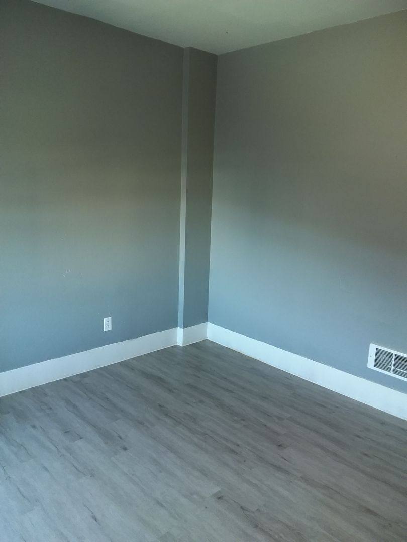 Apartment for rent at 1543 Exchange St, Astoria, OR 97103