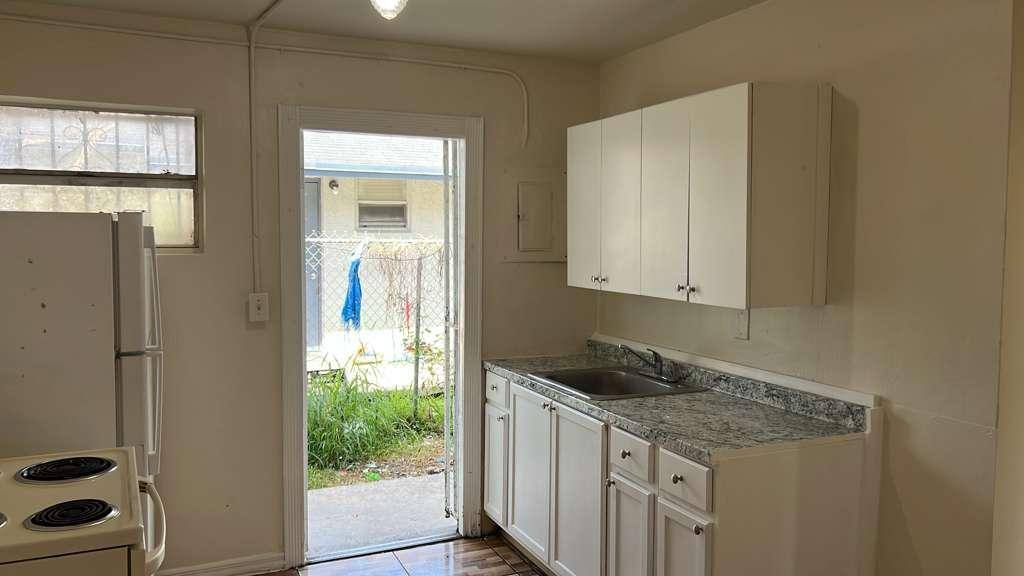 Townhouse for rent at 564 NW 13th St, Homestead, FL 33034