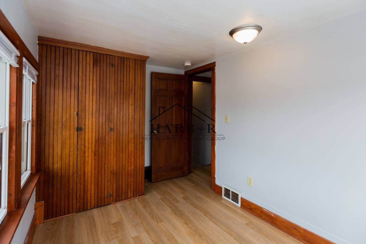 House for rent at 15 8th St NW, Rochester, MN 55901