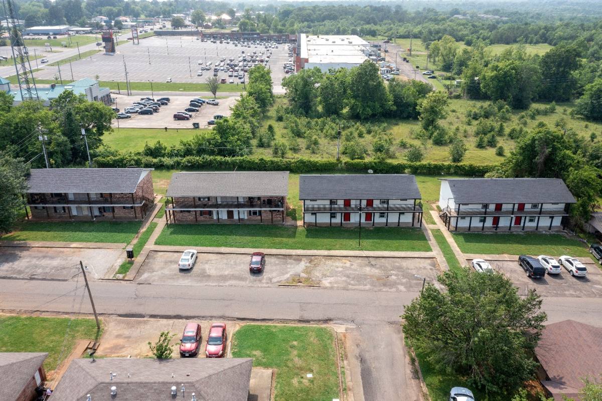 Apartment for rent at 103 N Brookwood St #12, Idabel, OK 74745