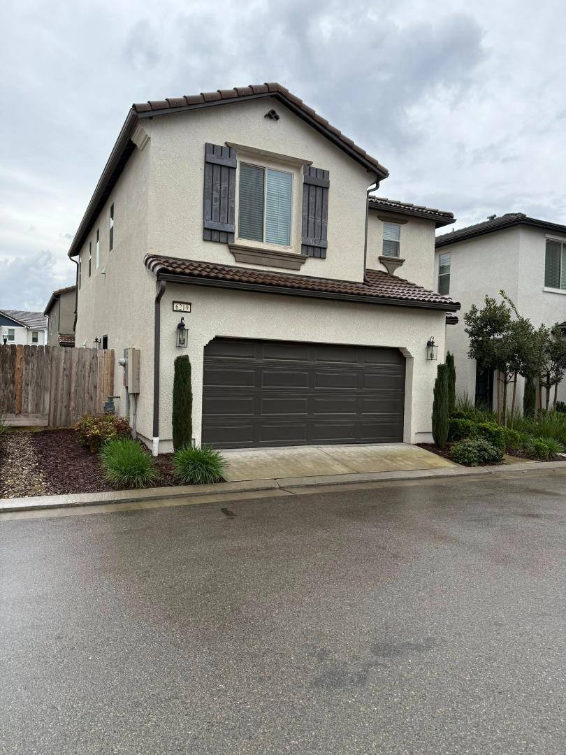 House for rent at 6219 E Sasha Dr, Fresno, CA 93727