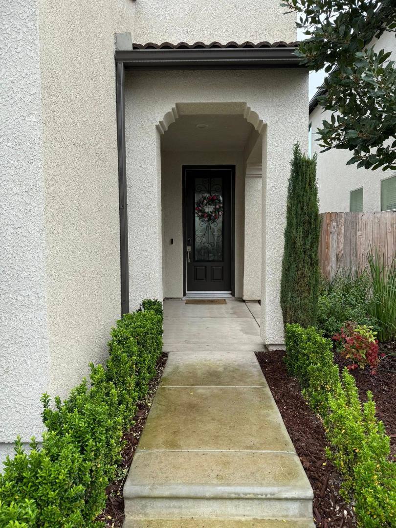 House for rent at 6219 E Sasha Dr, Fresno, CA 93727