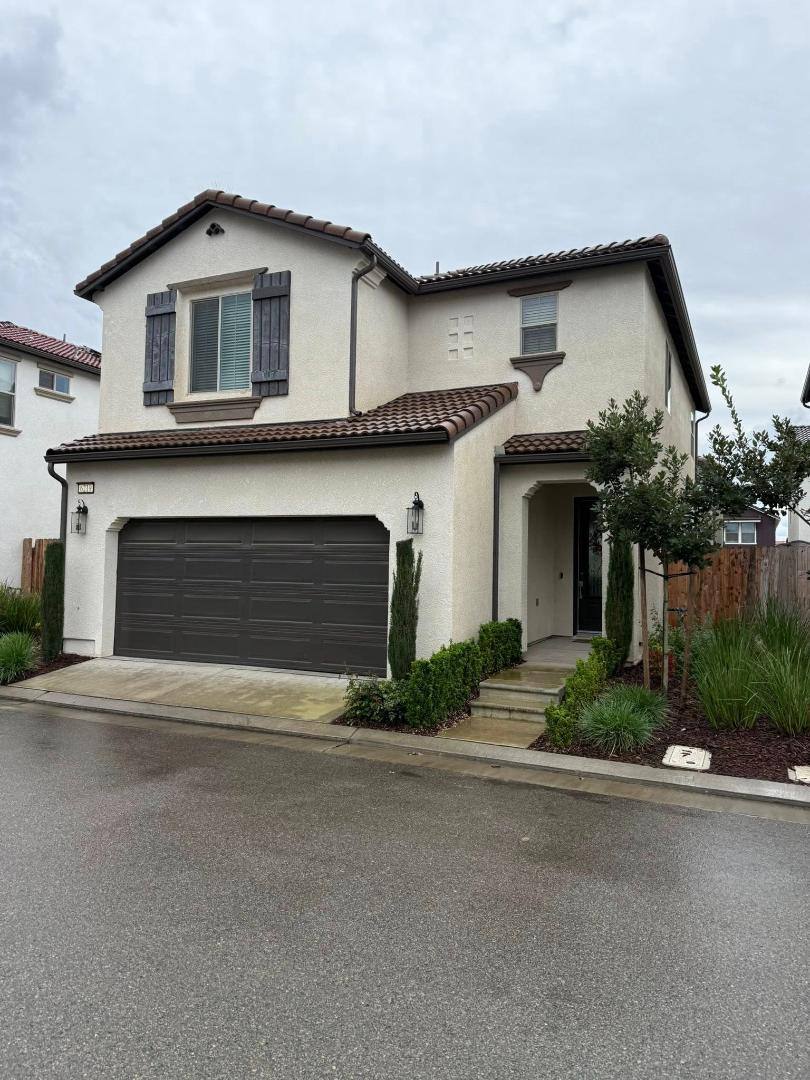 House for rent at 6219 E Sasha Dr, Fresno, CA 93727