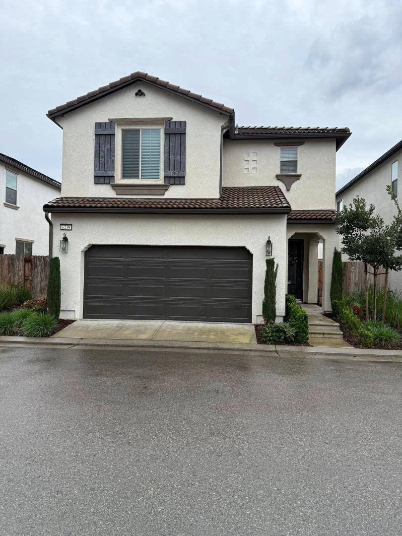 House for rent at 6219 E Sasha Dr, Fresno, CA 93727