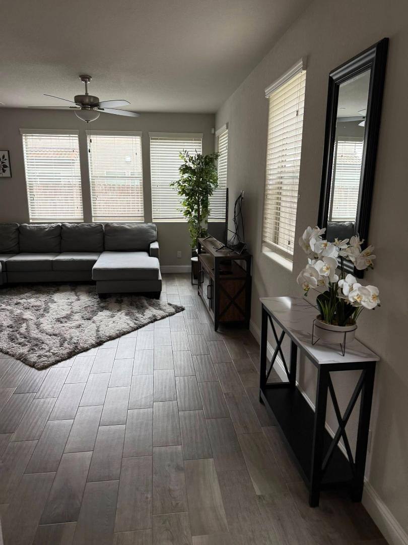 House for rent at 6219 E Sasha Dr, Fresno, CA 93727