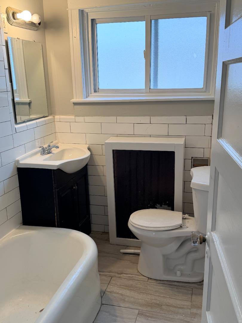 Townhouse for rent at 401 Walnut St, Lansdowne, PA 19050