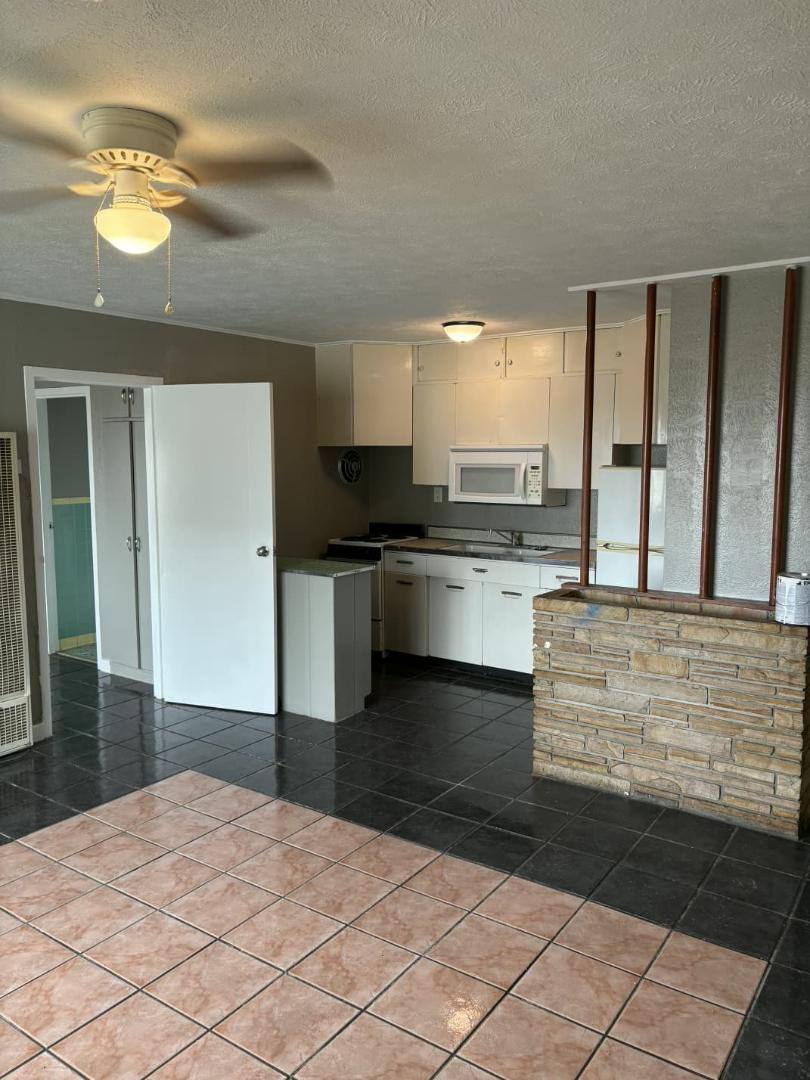 Apartment for rent at 107 E 9th St, Bartlesville, OK 74003