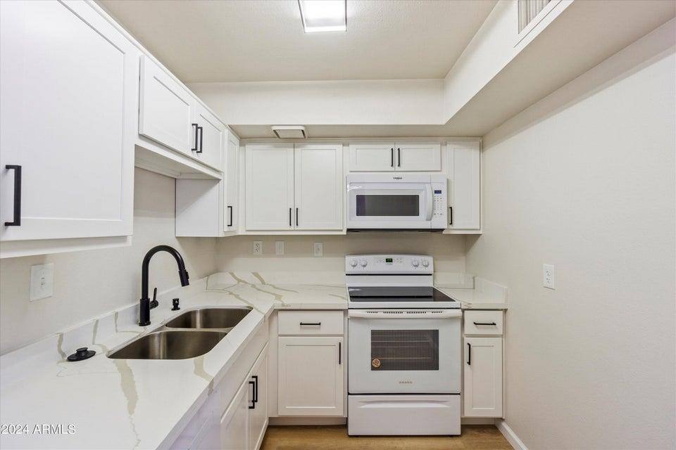 Townhouse for rent at 1500 SW Rio Salado Parkway #90, Mesa, AZ 85201