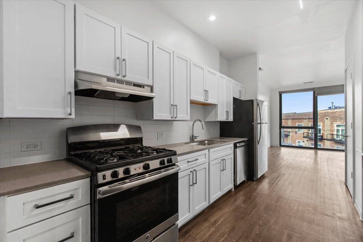 Apartment for rent at 830 N Milwaukee Ave, Chicago, IL 60642