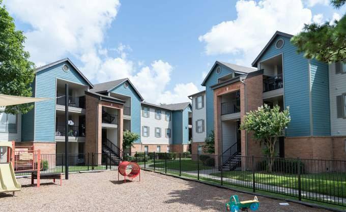 Apartment for rent at 10445 Greens Crossing Blvd, Houston, TX 77038