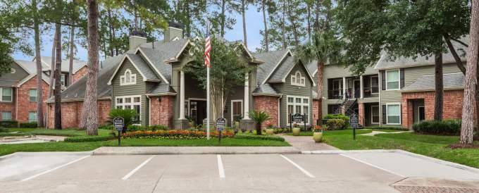 Apartment for rent at 12820 Greenwood Forest Dr, Houston, TX 77066