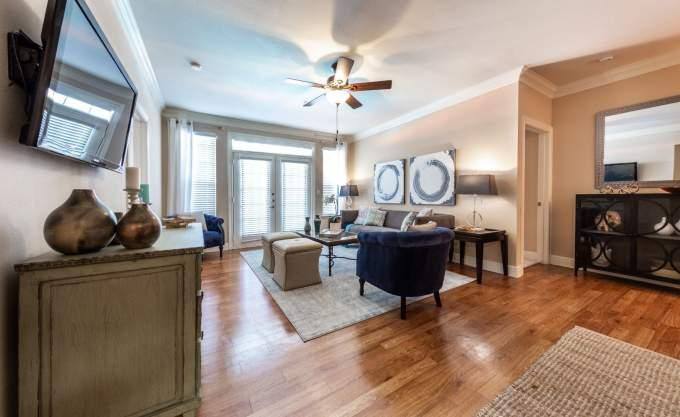 Apartment for rent at 4848 Pin Oak Park, Houston, TX 77081