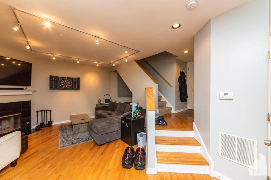 Apartment for rent at 2849 N Southport #B, Chicago, IL 60657