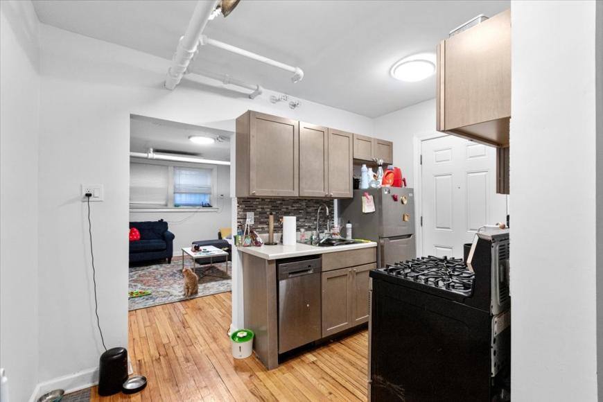 Apartment for rent at 652 W Oakdale #G, Chicago, IL 60657
