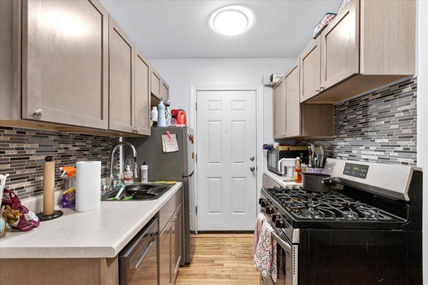 Apartment for rent at 652 W Oakdale #G, Chicago, IL 60657
