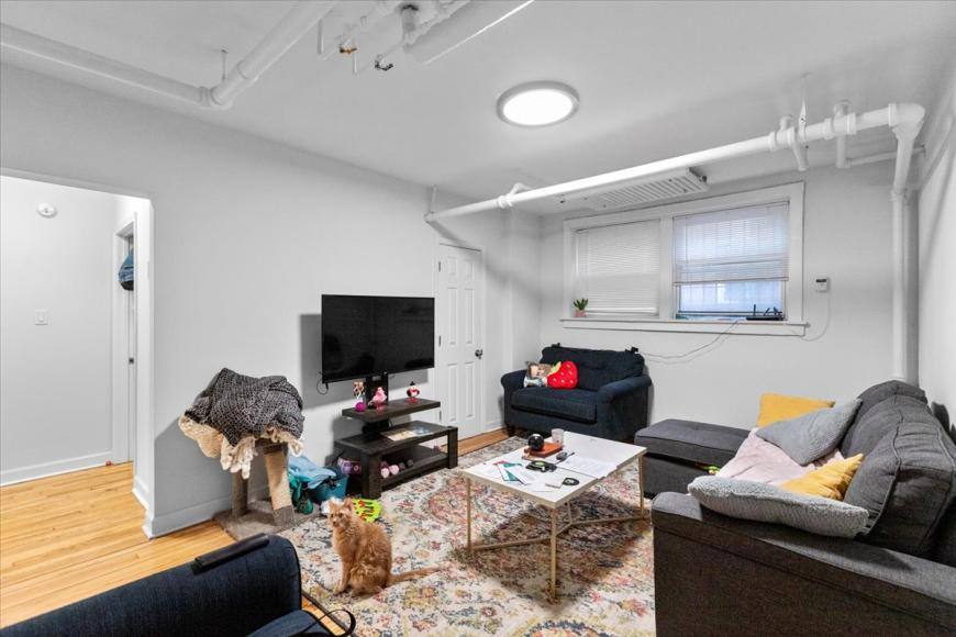 Apartment for rent at 652 W Oakdale #G, Chicago, IL 60657
