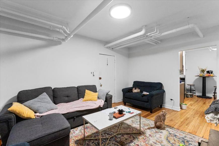 Apartment for rent at 652 W Oakdale #G, Chicago, IL 60657