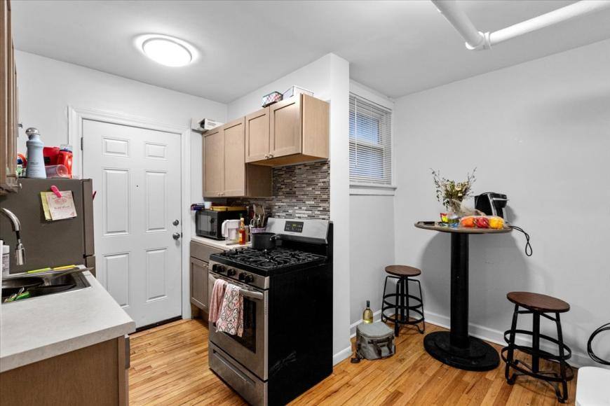 Apartment for rent at 652 W Oakdale #G, Chicago, IL 60657