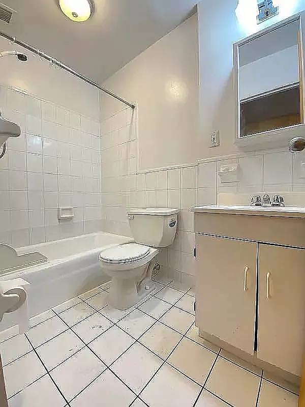 Apartment for rent at 364 W 45th #4, New York, NY 10036