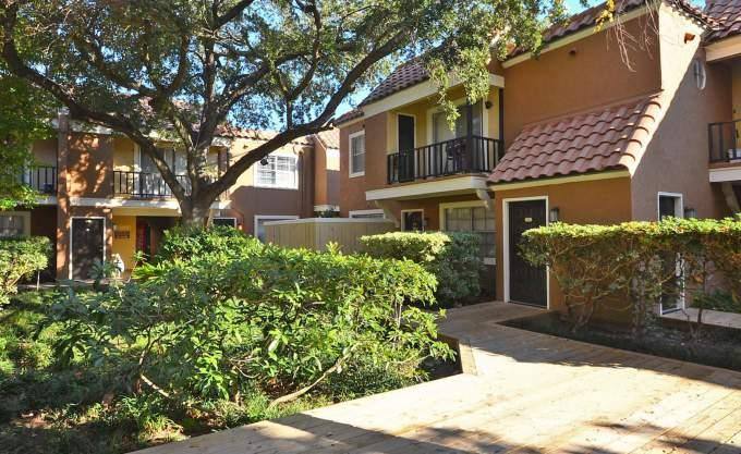 Apartment for rent at 2900 Briarhurst Dr #1174, Houston, TX 77057