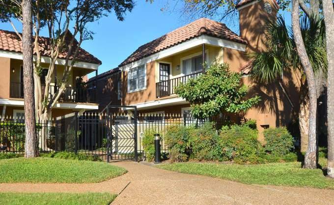 Apartment for rent at 2900 Briarhurst Dr #1174, Houston, TX 77057