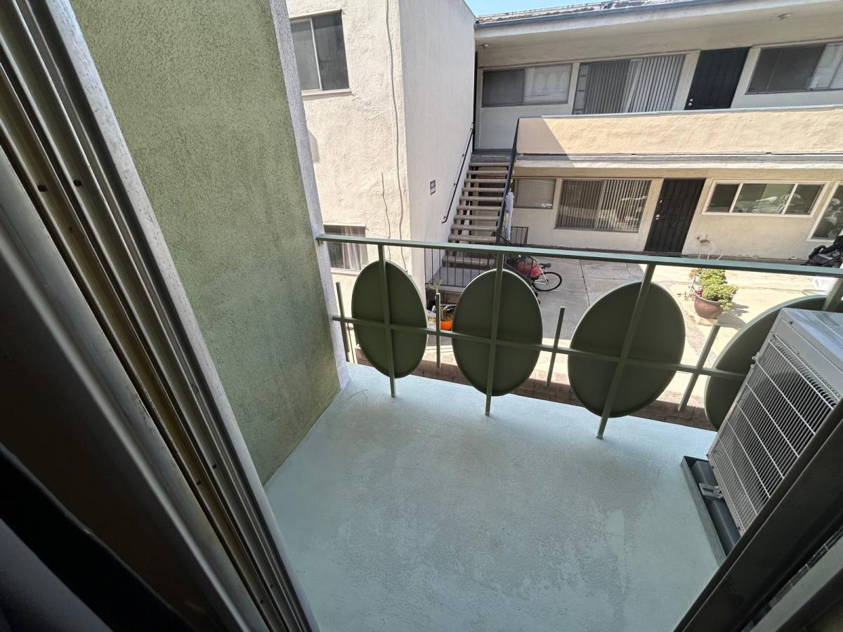 Apartment for rent at 4255 5th St #205, Los Angeles, CA 90020