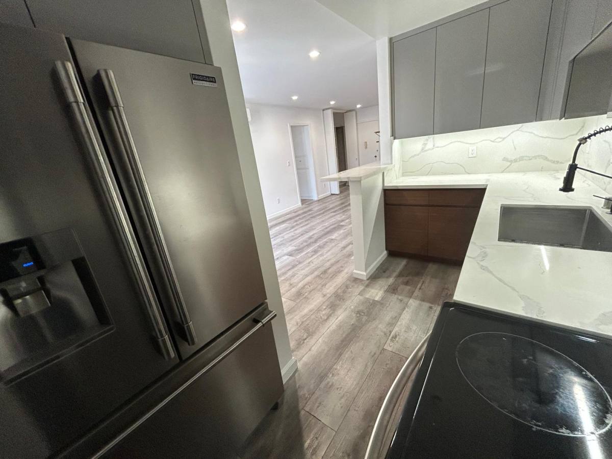 Apartment for rent at 4255 5th St #205, Los Angeles, CA 90020