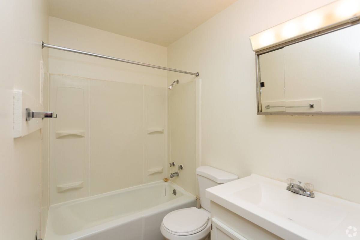 The Vue at 214, 214 Napoleon Rd, Bowling Green, OH 43402 - Apartment for Rent - Image 7