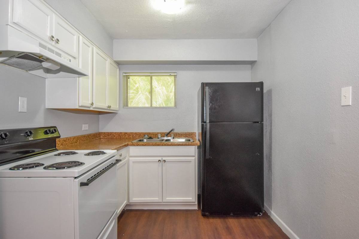 Apartment for rent at Coral Manor, 729 5th Ave N, Texas City, TX 77590