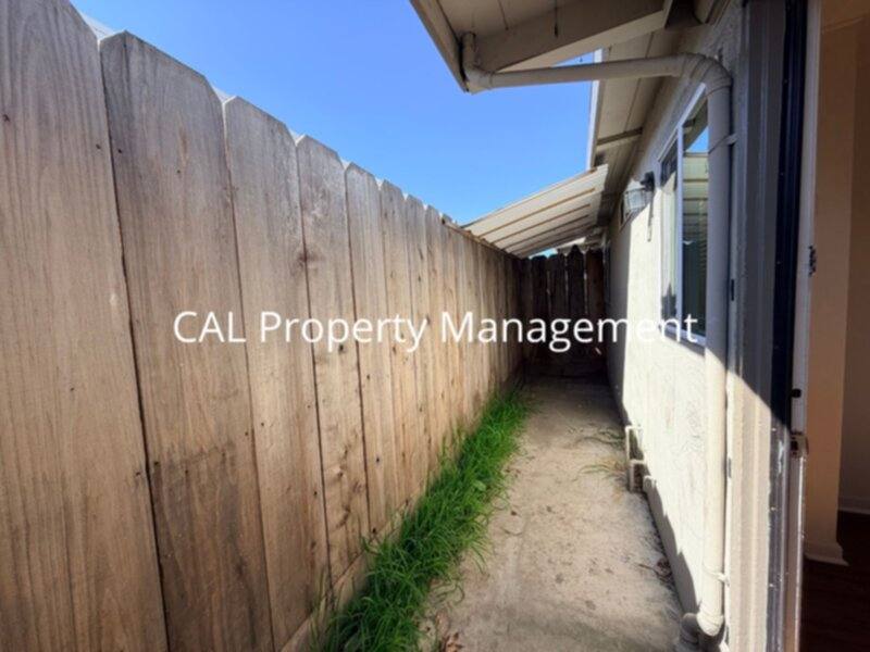 Apartment for rent at 1059 N Sanborn Rd #11, Salinas, CA 93905