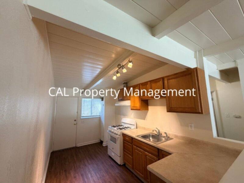 Apartment for rent at 1059 N Sanborn Rd #11, Salinas, CA 93905