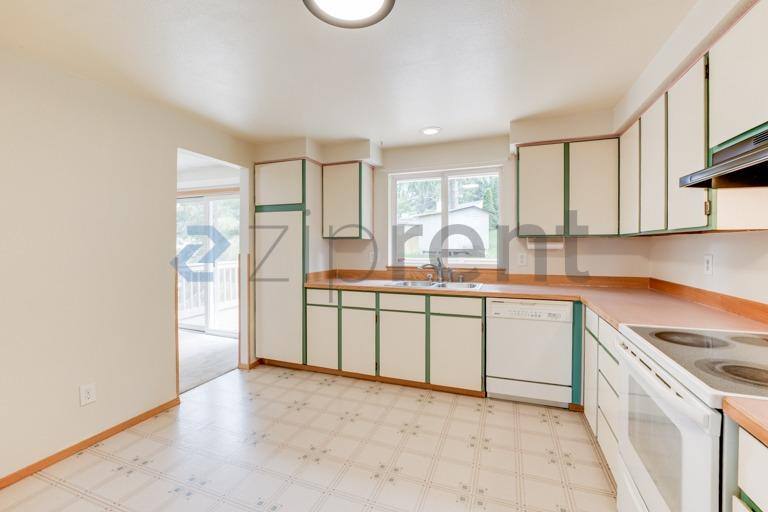 House for rent at 2615 SE 16th St, Renton, WA 98058