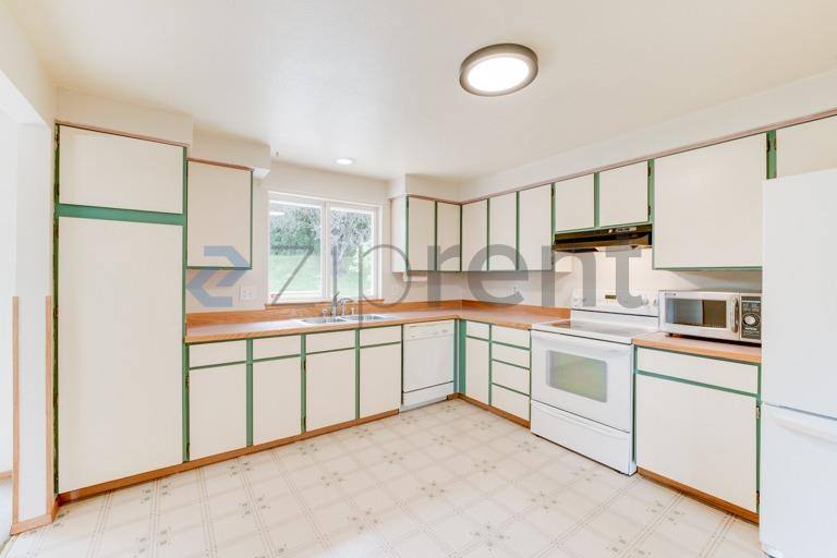 House for rent at 2615 SE 16th St, Renton, WA 98058