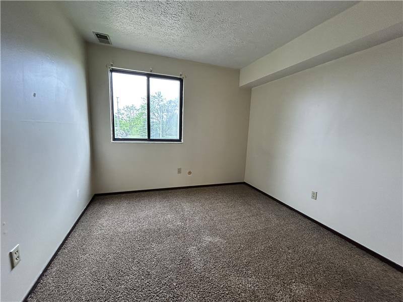 Apartment for rent at 623 Lovers Lane #B-5, Steubenville, OH 43952