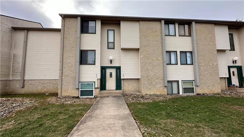Apartment for rent at 623 Lovers Lane #B-5, Steubenville, OH 43952