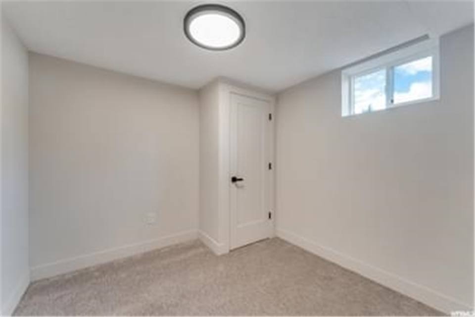 Apartment for rent at 1548 E Kings Row Dr, Salt Lake City, UT 84117