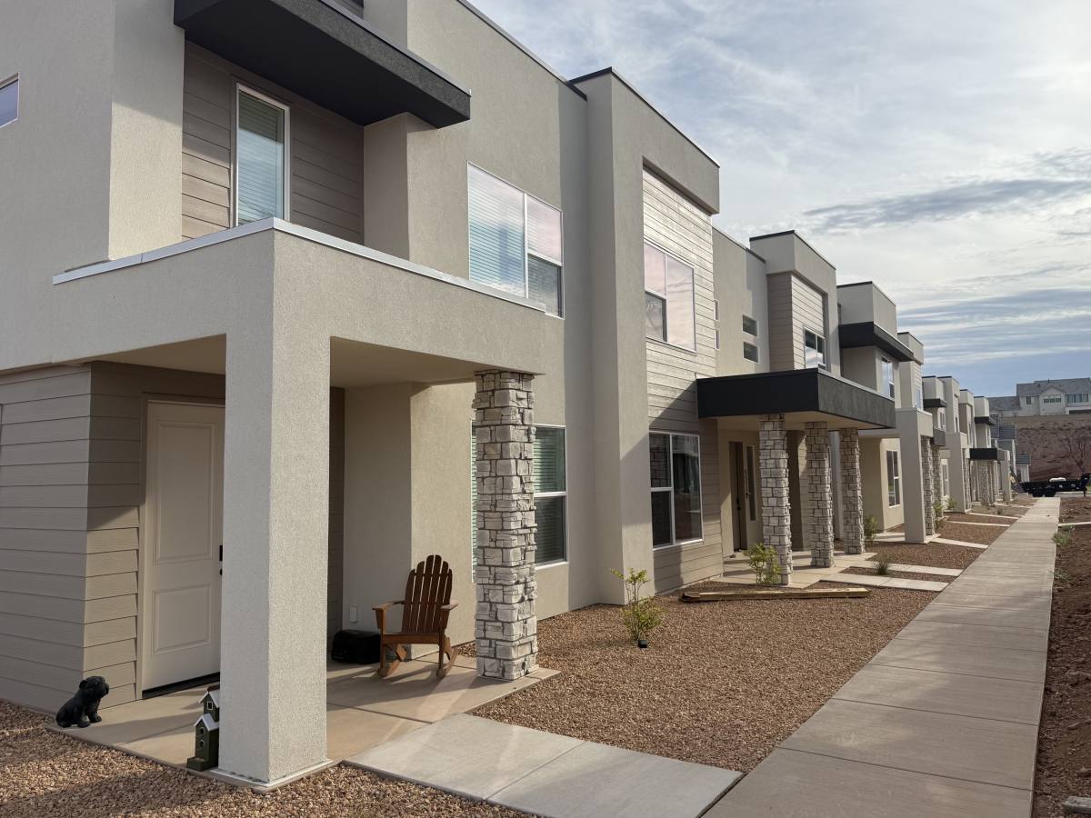 Townhouse for rent at 893 W Bright Ridge Cove, Saint George, UT 84790
