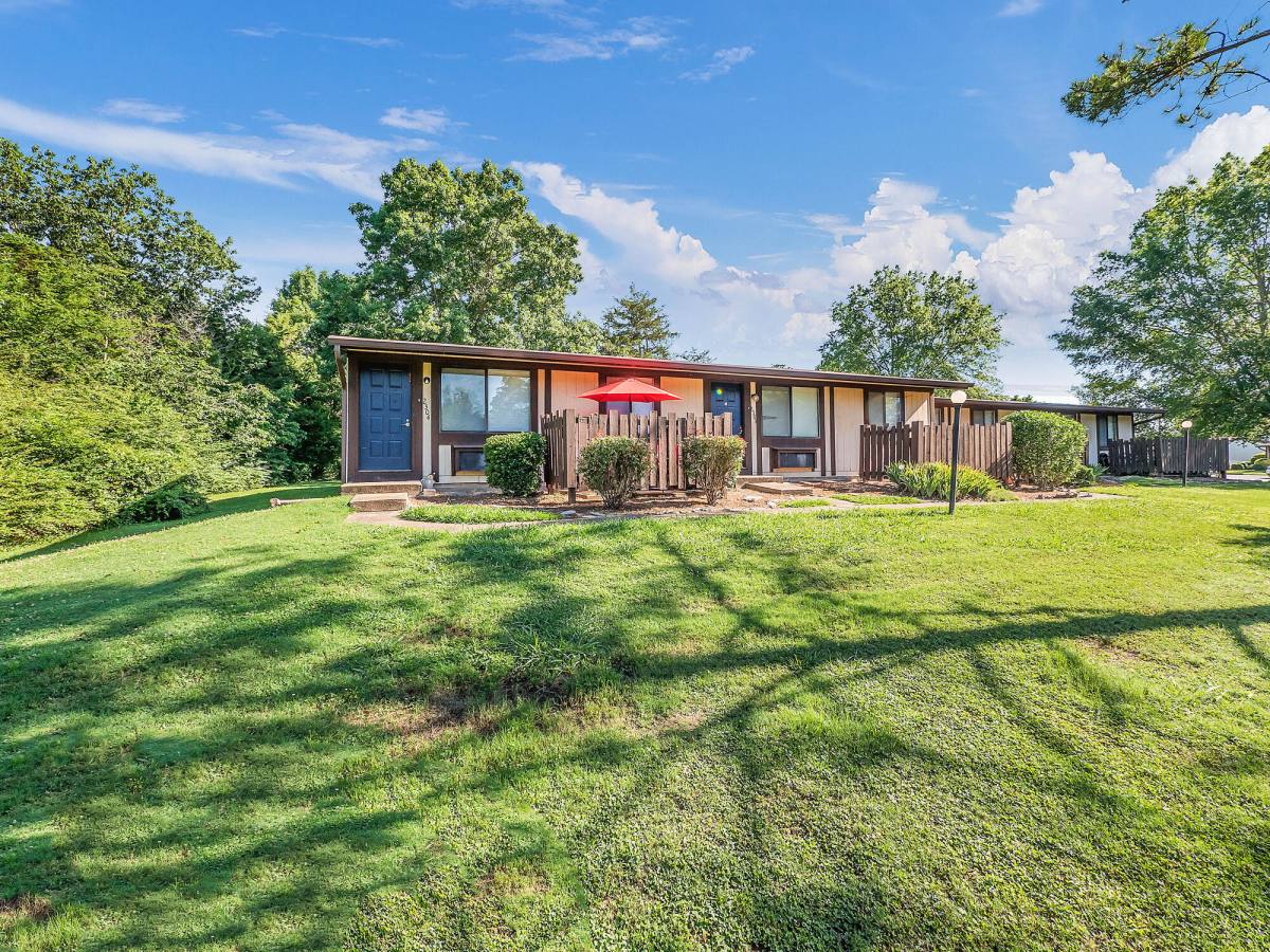 Apartment for rent at The Flats at Lakeshore, 1000 Lakeshore Dr, Fort Oglethorpe, GA 30742