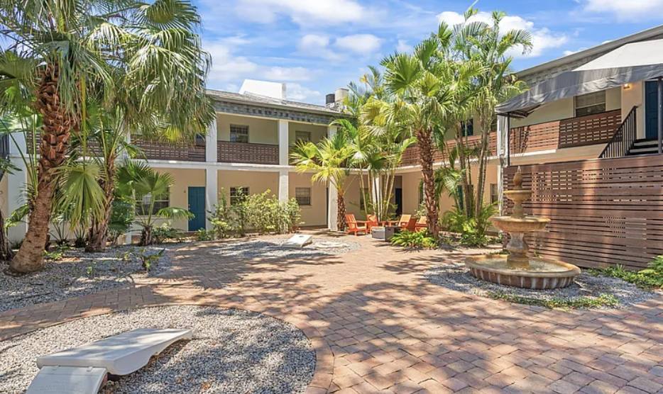 Apartment for rent at 3215 W Swann Ave, Tampa, FL 33606
